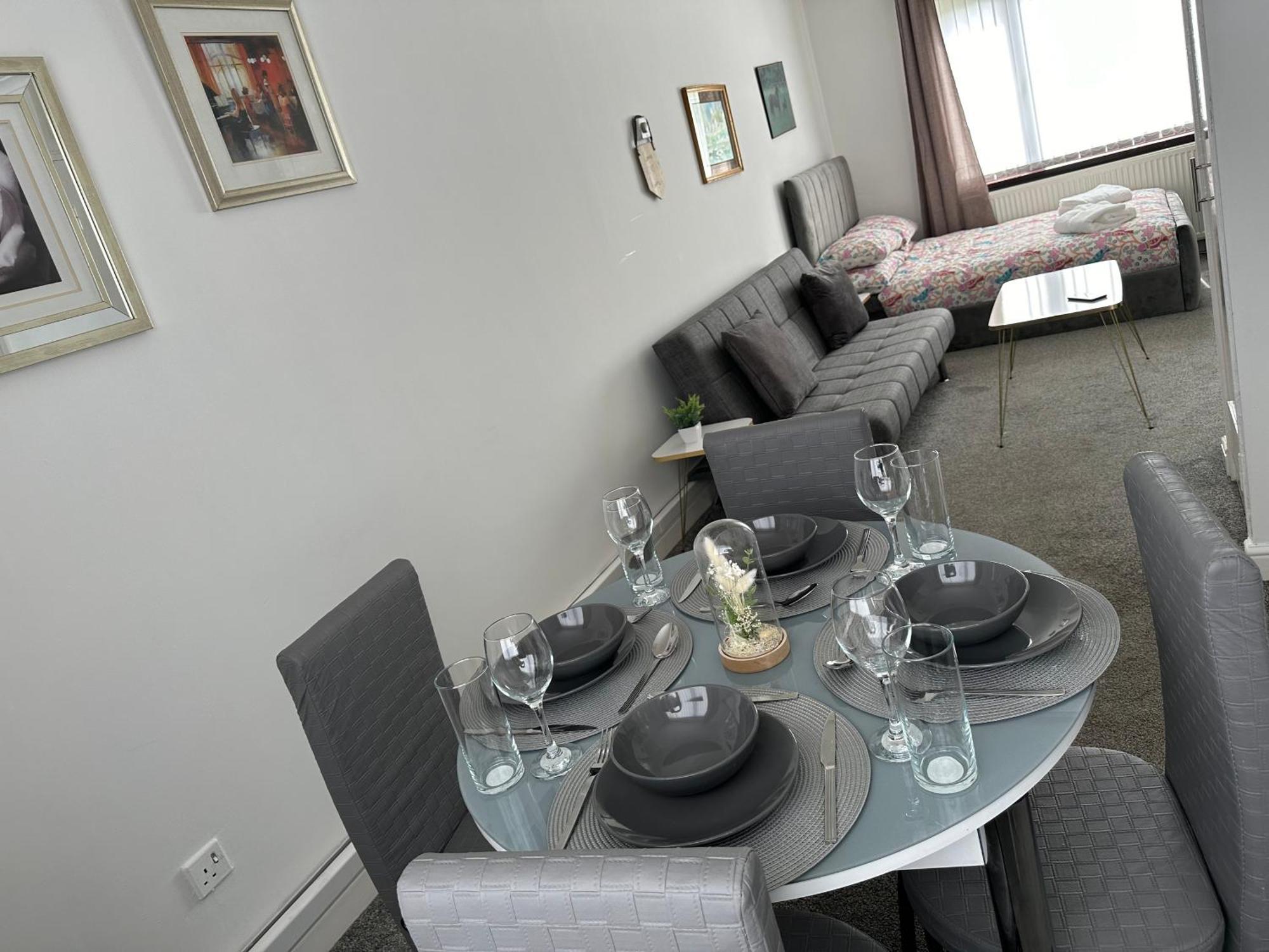 Lovely 3 Bedroom House Close To City Centre Питърли Екстериор снимка