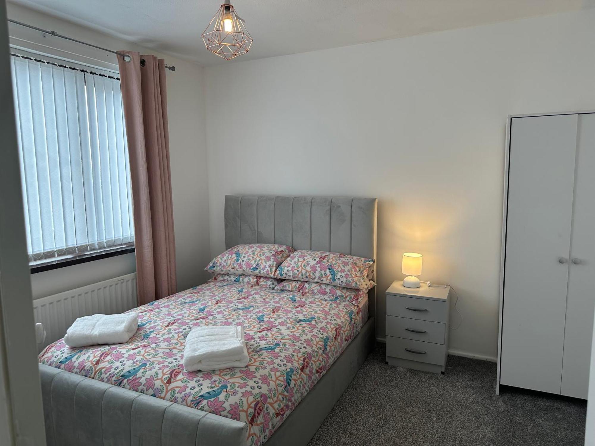 Lovely 3 Bedroom House Close To City Centre Питърли Екстериор снимка